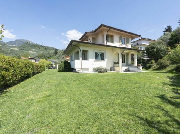 Villa | Exterior