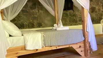 Basic Bungalow, Mountain View | Free WiFi, bed sheets