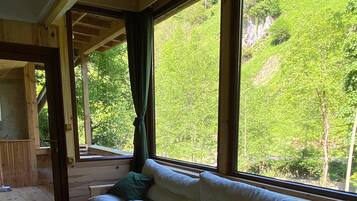 Bungalow, vue montagne | Coin séjour