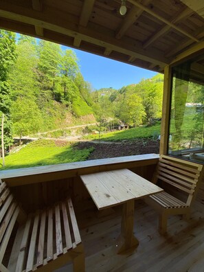 Bungalow – basic, fjellutsikt | Terrasse/patio