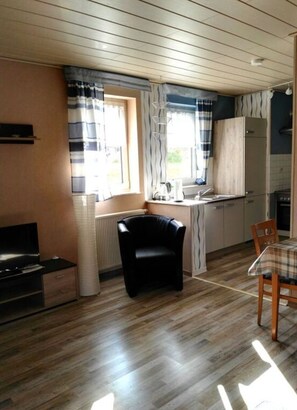 Apartment | Dining - Charming Apartment in Edertal (Edertal)