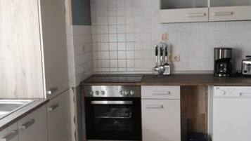 Căn hộ | Bếp riêng | Lò nướng, ấm điện, lò nướng bánh mì, ghế cao cho trẻ em