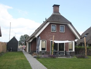 Exterior - Villa With Large Garden in a Holiday Park (Idskenhuizen)