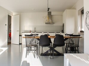 House | Dining - Villa With Large Garden in a Holiday Park (Idskenhuizen)