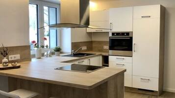 Apartemen | Dapur pribadi | Oven, ketel listrik, dan pemanggang roti