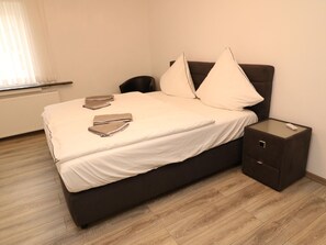 Apartamento | 1 dormitorio, mobiliario individual, ropa de cama