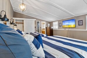 4 bedrooms, desk, travel cot, free WiFi