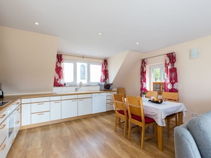 House | Private kitchen | Oven, electric kettle, toaster - Oak Modern Retreat in Uberlingen (Ueberlingen)