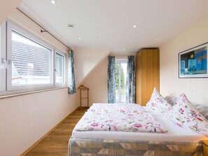 House | 2 bedrooms, individually furnished, iron/ironing board - Oak Modern Retreat in Uberlingen (Ueberlingen)