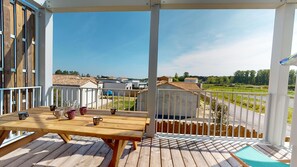 Outdoor dining - La Suite Brise Marine (Givrand)