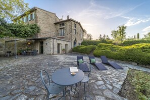 Outdoor dining - Casale le Muracce - villa with private pool (Strada in Chianti)