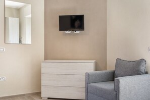 Interior - Holiday Home 'Appartamento Elegante Carbonia' with Balcony, Wi-Fi and Air Conditioning (Carbonia)