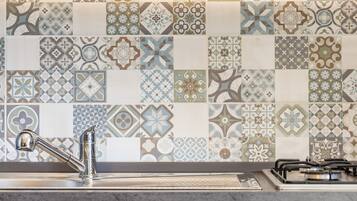 KĂŒhlschrank, Mikrowelle, Ofen, Herdplatte