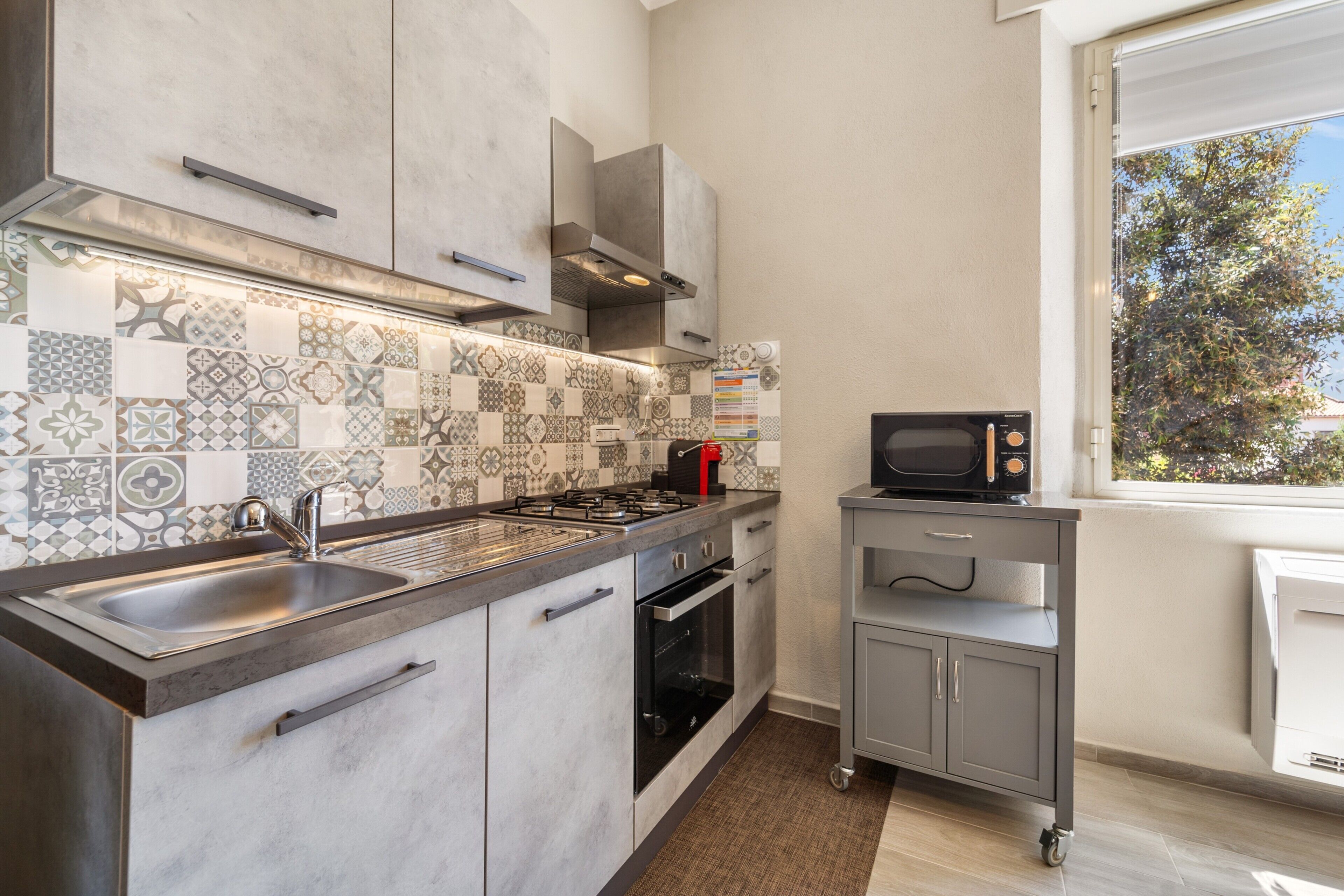 Refrigerador, microondas, horno, placa de cocina