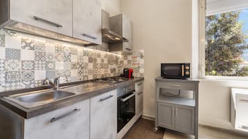 Refrigerador, microondas, horno, placa de cocina