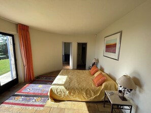 3 bedrooms, iron/ironing board, WiFi, bed sheets - Beautiful Provençal stone built family  home with amazing views and great pool . (Vence)