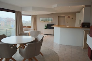 Dining - Bright & Airy Seaside Stay (Koksijde)