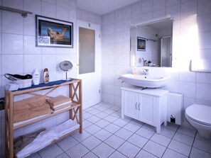 House | Bathroom | Hair dryer - Holiday Apartment 2 Oldenbug (Oldenburg)
