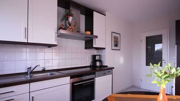House | Private kitchen | Electric kettle, toaster, highchair