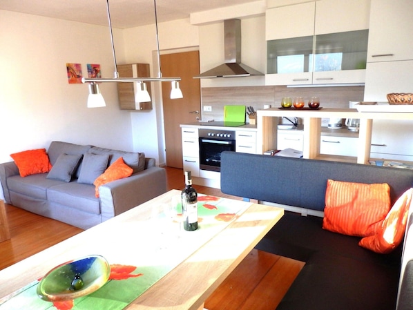Appartement | Cuisine privée | Bouilloire électrique, grille-pain