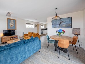 House | Living room - Holiday Home Near Forest With Wellness Garden (Den Burg)