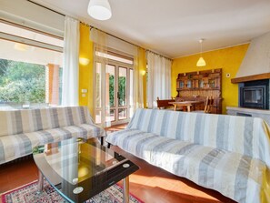 House | Living area - Holiday Home in Marciaga With Pool & Gulf Views (Costermano sul Garda)