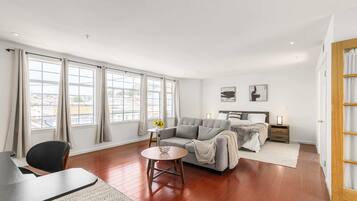 5 bedrooms, desk, iron/ironing board, free WiFi