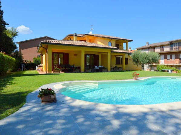 A two-story house with a swimming pool, a patio, and a garden. - Modern Villa in Marsciano Perugia With Private Pool (Marsciano)