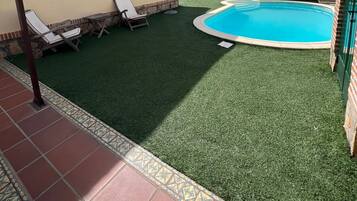 Chalet | Piscina | Una piscina cubierta, una piscina al aire libre