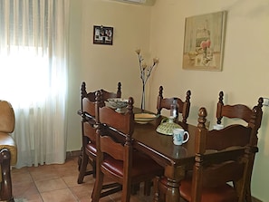 Chalet | Dining - Belvilla by OYO Single Chalet en La Adrada (La Adrada)