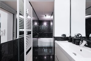 Hair dryer, bidet, towels - Easylife - Studio apartment in Sant'Ambrogio (Milano)