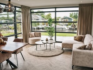 Living area - Waterfront Family Retreat (Loosdrecht)