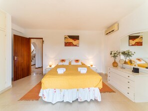 House | 3 bedrooms, individually furnished, bed sheets - Serene Algarve Escape With Pool (Silves)