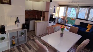 A modern apartment with a kitchen, dining area, and living room. - Apartment Sunrise (Dugi Rat)