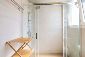 City-Apartment | Badezimmer | Haartrockner, Handtücher