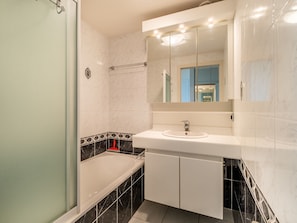 Apartment | Badezimmer | Dusche