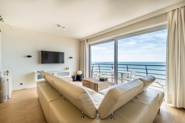 Apartment | Living area - Apartment by Zeedijk With Sea View (Koksijde)