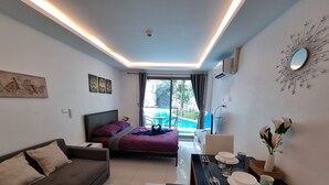 Deluxe Studio Suite | Soundproofing, iron/ironing board, WiFi (free), bed sheets - Pool Access View Laguna Beach Resort 3 Condo (Pattaya)