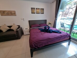 Soundproofing, iron/ironing board, free WiFi, bed sheets - Pool Access View Laguna Beach Resort 3 Condo (Pattaya)
