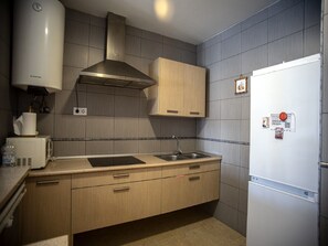 Apartment | Private kitchen | Stovetop - Belvilla by OYO Apartamento Abuela Caridad (Villarrobledo)