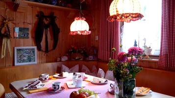 House | Tempat makan