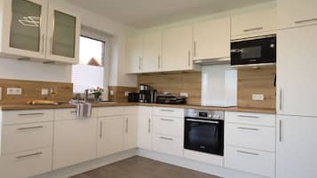 House | Private kitchen | Oven, electric kettle, toaster, highchair