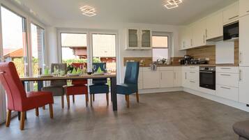 House | Private kitchen | Oven, electric kettle, toaster, highchair