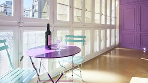 Villa | Dining - Apartment in Barcelona Near Passeig de Gracia (Barcelona)