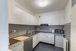 Apartment | Private kitchen | Electric kettle, toaster - Pleasant Apartment Near the Beach (Blankenberge)