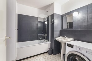 Apartment | Bathroom