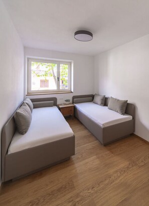 House | 2 bedrooms, individually furnished - Apartment by the Stream Comfortable Holiday (Schenna)