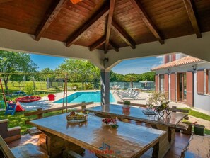 Outdoor pool - Adalene Comfortable Holiday Residence (Liznjan)