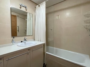 Apartment | Badezimmer