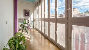 Villa | Balcony - Belvilla by OYO Rambla Paris Apartment (Barcelona)